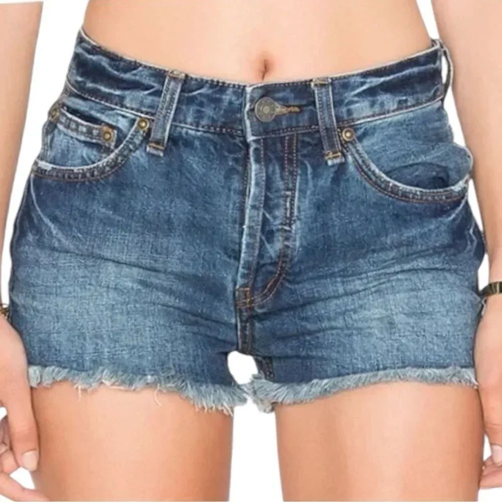 Free People Women’s Button Fly Blue Jean Shorts Size 24 Waist